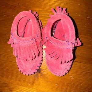Minnetonka Pink Leather Fringe Infant Baby Moccasins 1